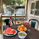 New In Village Κάμπινγκ *
