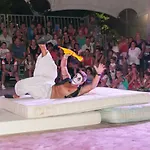 New In Village Κάμπινγκ