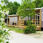 Κάμπινγκ New In Village