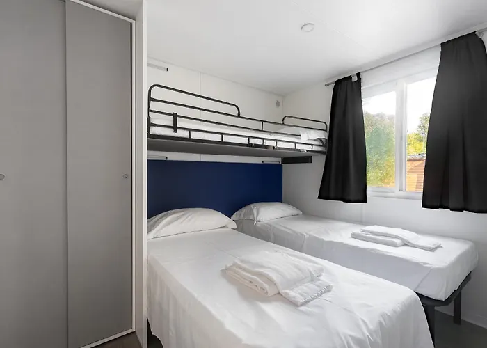 New In Village Κάμπινγκ