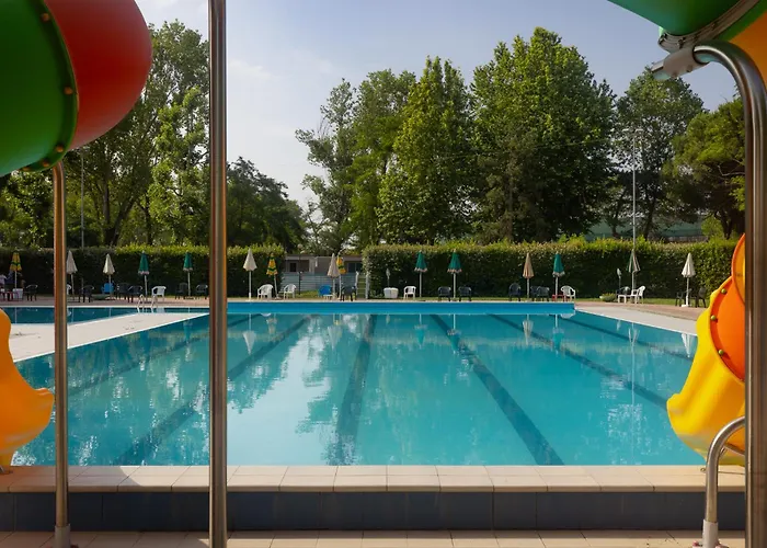 New In Village Κάμπινγκ *